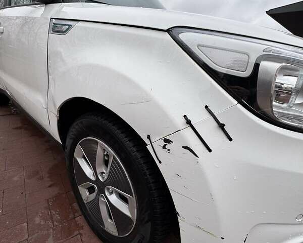 Белый Киа Soul, объемом двигателя 0 л и пробегом 153 тыс. км за 8300 $, фото 12 на Automoto.ua