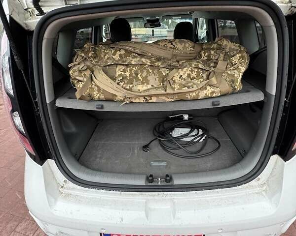 Белый Киа Soul, объемом двигателя 0 л и пробегом 153 тыс. км за 8300 $, фото 16 на Automoto.ua