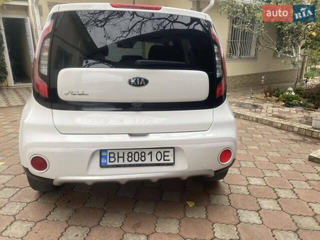 Белый Киа Soul, объемом двигателя 2 л и пробегом 118 тыс. км за 12200 $, фото 6 на Automoto.ua