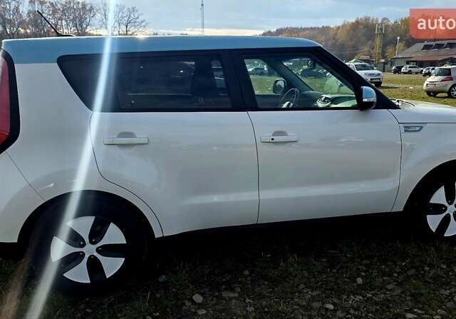 Белый Киа Soul, объемом двигателя 0 л и пробегом 125 тыс. км за 6800 $, фото 4 на Automoto.ua