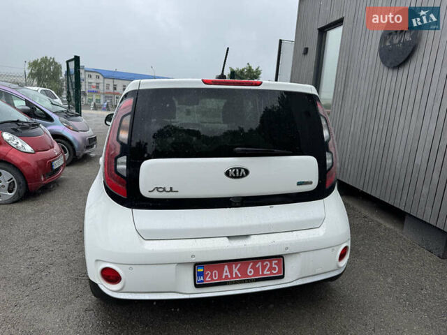 Белый Киа Soul, объемом двигателя 0 л и пробегом 110 тыс. км за 10300 $, фото 5 на Automoto.ua