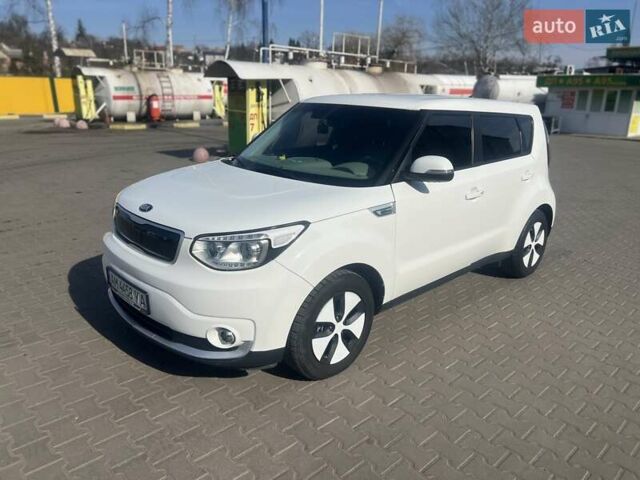 Белый Киа Soul, объемом двигателя 0 л и пробегом 74 тыс. км за 11700 $, фото 2 на Automoto.ua