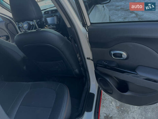 Белый Киа Soul, объемом двигателя 1.6 л и пробегом 37 тыс. км за 11990 $, фото 35 на Automoto.ua