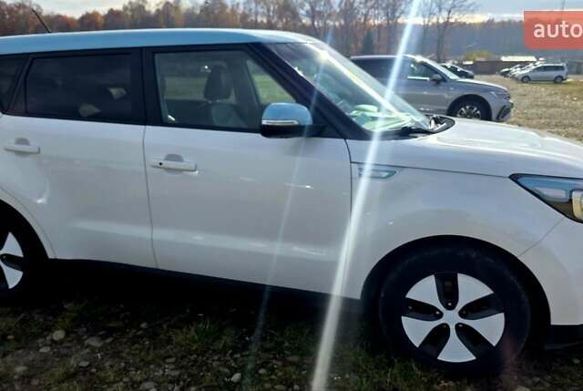 Белый Киа Soul, объемом двигателя 0 л и пробегом 125 тыс. км за 6800 $, фото 2 на Automoto.ua