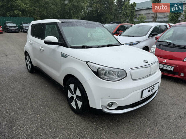 Белый Киа Soul, объемом двигателя 0 л и пробегом 110 тыс. км за 10300 $, фото 2 на Automoto.ua