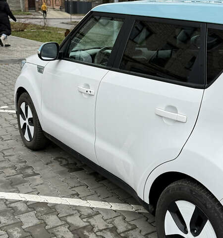 Белый Киа Soul, объемом двигателя 0 л и пробегом 172 тыс. км за 5850 $, фото 6 на Automoto.ua