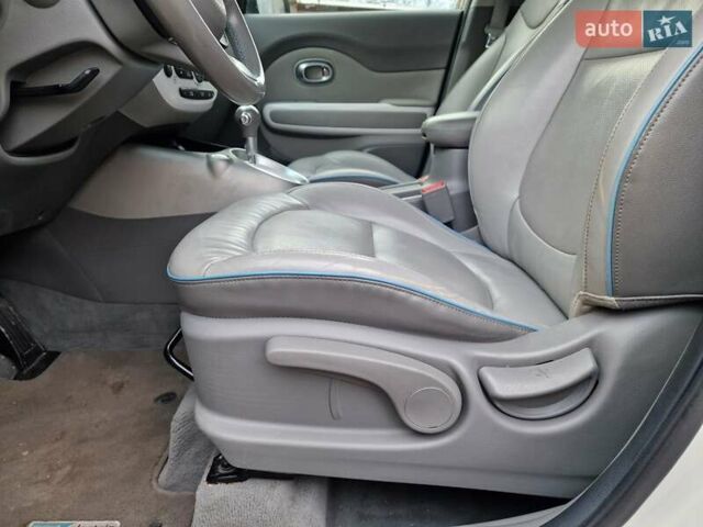 Белый Киа Soul, объемом двигателя 0 л и пробегом 183 тыс. км за 10700 $, фото 9 на Automoto.ua