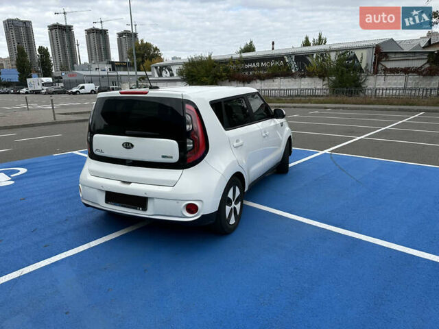 Белый Киа Soul, объемом двигателя 0 л и пробегом 123 тыс. км за 12500 $, фото 5 на Automoto.ua
