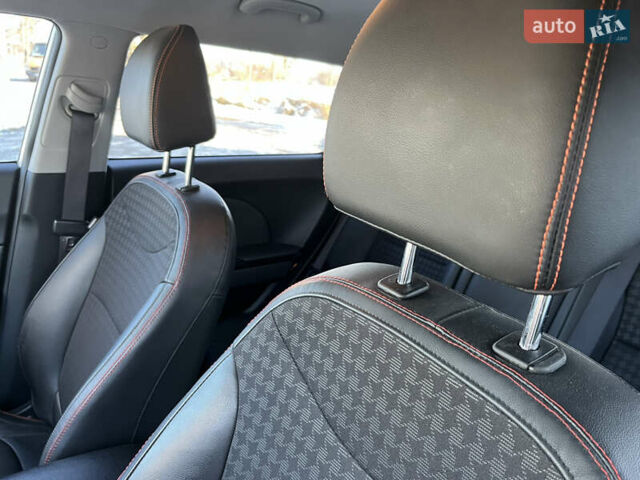 Белый Киа Soul, объемом двигателя 1.6 л и пробегом 37 тыс. км за 11990 $, фото 45 на Automoto.ua