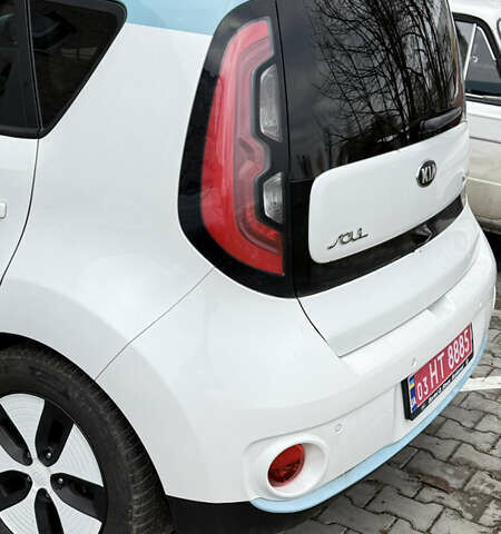 Белый Киа Soul, объемом двигателя 0 л и пробегом 172 тыс. км за 5850 $, фото 5 на Automoto.ua