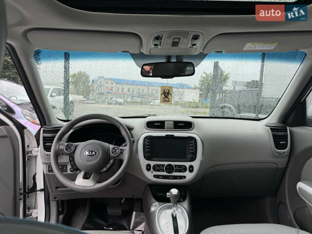 Белый Киа Soul, объемом двигателя 0 л и пробегом 110 тыс. км за 10300 $, фото 15 на Automoto.ua