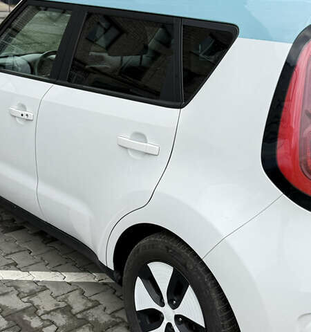 Белый Киа Soul, объемом двигателя 0 л и пробегом 172 тыс. км за 5850 $, фото 8 на Automoto.ua