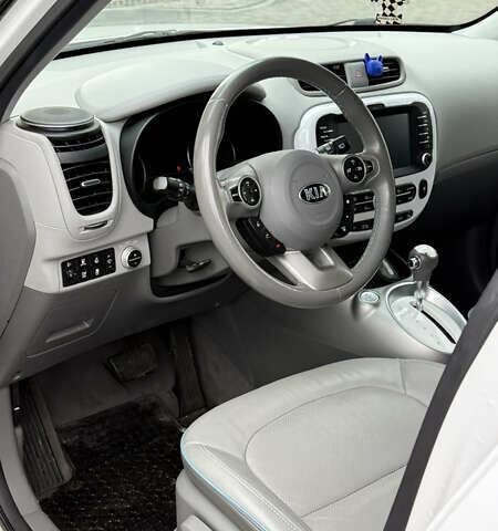Белый Киа Soul, объемом двигателя 0 л и пробегом 172 тыс. км за 5850 $, фото 11 на Automoto.ua