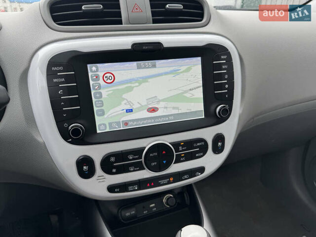 Белый Киа Soul, объемом двигателя 0 л и пробегом 110 тыс. км за 10300 $, фото 12 на Automoto.ua
