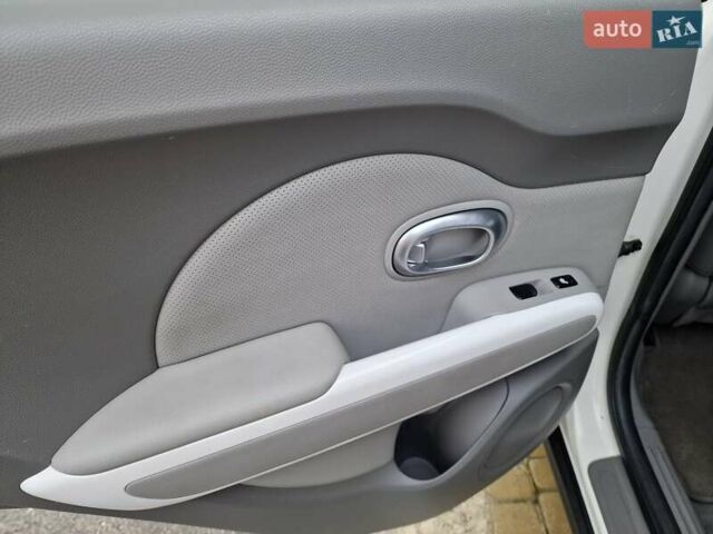 Белый Киа Soul, объемом двигателя 0 л и пробегом 183 тыс. км за 10700 $, фото 14 на Automoto.ua