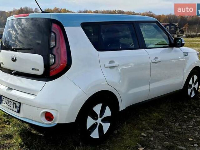 Белый Киа Soul, объемом двигателя 0 л и пробегом 125 тыс. км за 6800 $, фото 3 на Automoto.ua