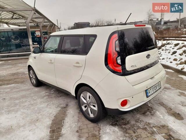 Білий Кіа Soul, об'ємом двигуна 0 л та пробігом 167 тис. км за 10200 $, фото 3 на Automoto.ua