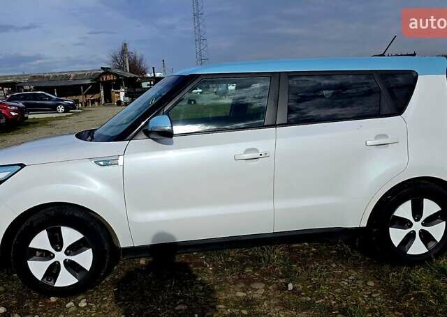 Белый Киа Soul, объемом двигателя 0 л и пробегом 125 тыс. км за 6800 $, фото 5 на Automoto.ua