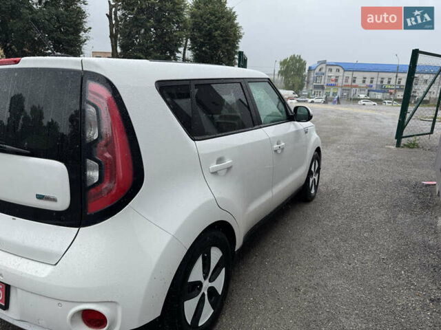 Белый Киа Soul, объемом двигателя 0 л и пробегом 110 тыс. км за 10300 $, фото 6 на Automoto.ua