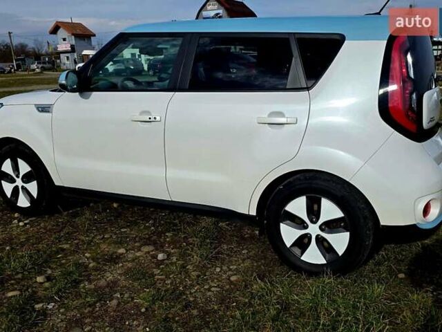 Белый Киа Soul, объемом двигателя 0 л и пробегом 125 тыс. км за 6800 $, фото 1 на Automoto.ua