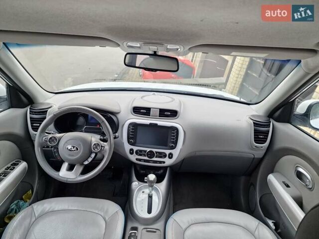 Белый Киа Soul, объемом двигателя 0 л и пробегом 183 тыс. км за 10700 $, фото 8 на Automoto.ua