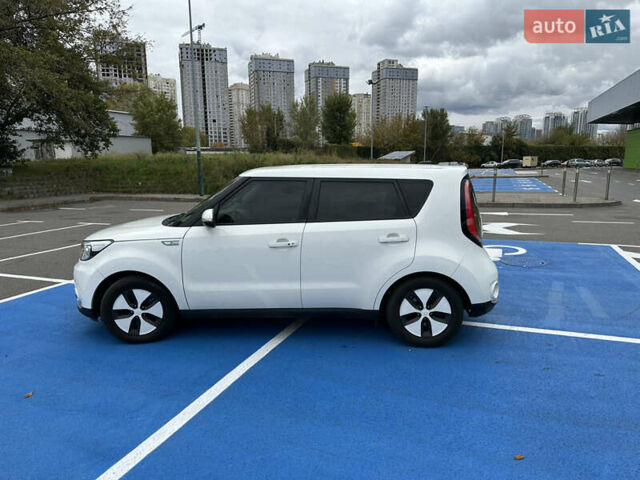 Белый Киа Soul, объемом двигателя 0 л и пробегом 123 тыс. км за 12500 $, фото 4 на Automoto.ua