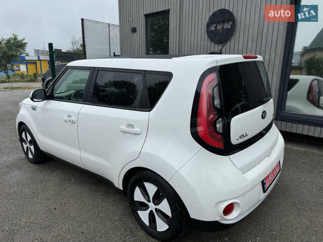 Белый Киа Soul, объемом двигателя 0 л и пробегом 110 тыс. км за 10300 $, фото 4 на Automoto.ua