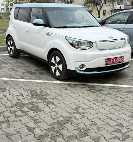 Белый Киа Soul, объемом двигателя 0 л и пробегом 172 тыс. км за 5850 $, фото 1 на Automoto.ua