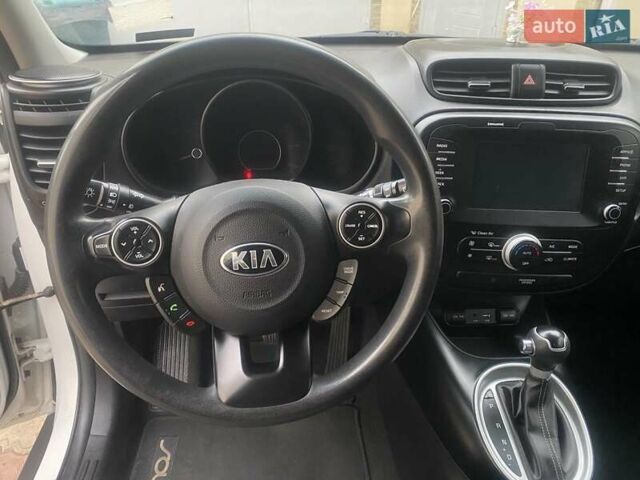 Белый Киа Soul, объемом двигателя 2 л и пробегом 118 тыс. км за 12200 $, фото 8 на Automoto.ua