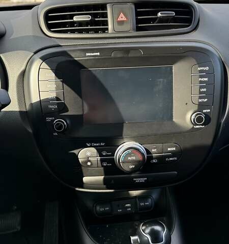 Белый Киа Soul, объемом двигателя 2 л и пробегом 110 тыс. км за 12500 $, фото 9 на Automoto.ua