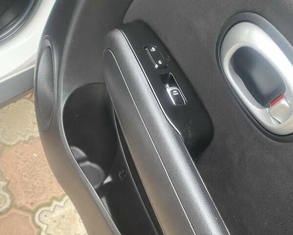 Белый Киа Soul, объемом двигателя 2 л и пробегом 118 тыс. км за 12200 $, фото 17 на Automoto.ua