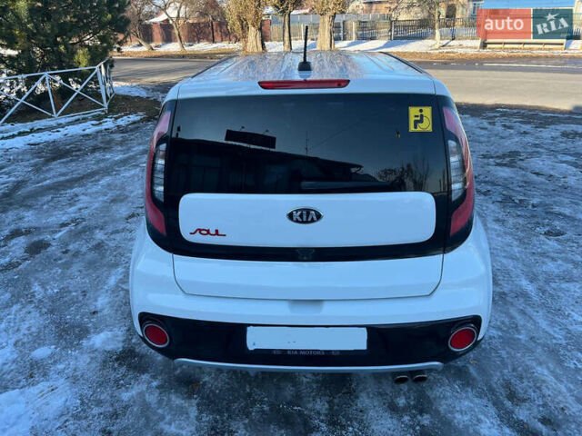 Белый Киа Soul, объемом двигателя 1.6 л и пробегом 37 тыс. км за 11990 $, фото 5 на Automoto.ua