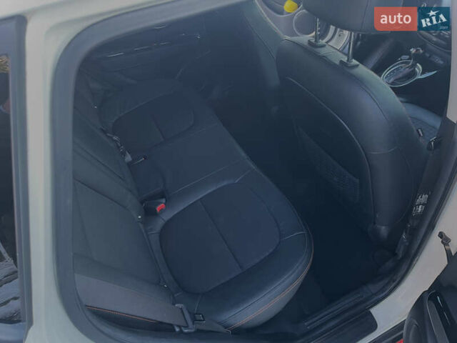 Белый Киа Soul, объемом двигателя 1.6 л и пробегом 37 тыс. км за 11990 $, фото 36 на Automoto.ua