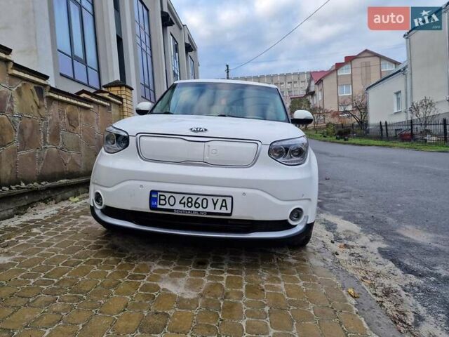 Белый Киа Soul, объемом двигателя 0 л и пробегом 183 тыс. км за 10700 $, фото 3 на Automoto.ua