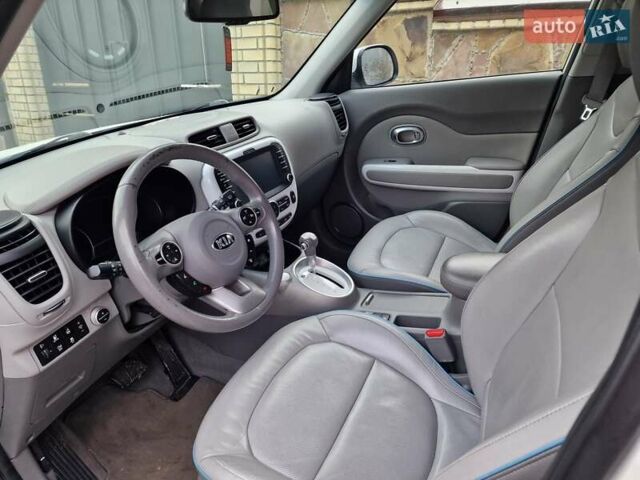 Белый Киа Soul, объемом двигателя 0 л и пробегом 183 тыс. км за 10700 $, фото 7 на Automoto.ua