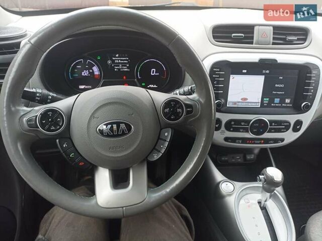 Кіа Soul 2017 у Тростянце на Automoto.ua Білий Кіа Soul, об'ємом двигуна 0 л та пробігом 118 тис. км за 10900 $, фото 7 на Automoto.ua