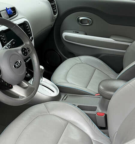 Белый Киа Soul, объемом двигателя 0 л и пробегом 172 тыс. км за 5850 $, фото 10 на Automoto.ua