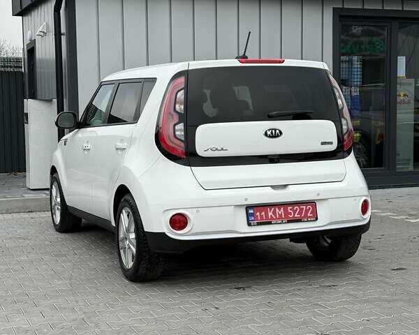Білий Кіа Soul, об'ємом двигуна 0 л та пробігом 68 тис. км за 11200 $, фото 7 на Automoto.ua