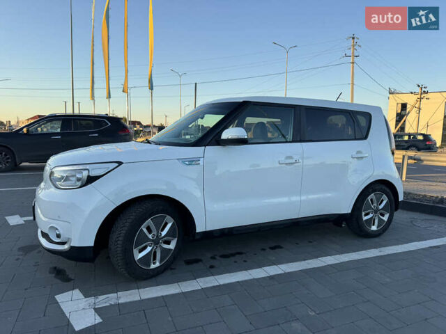 Білий Кіа Soul, об'ємом двигуна 0 л та пробігом 149 тис. км за 10700 $, фото 4 на Automoto.ua