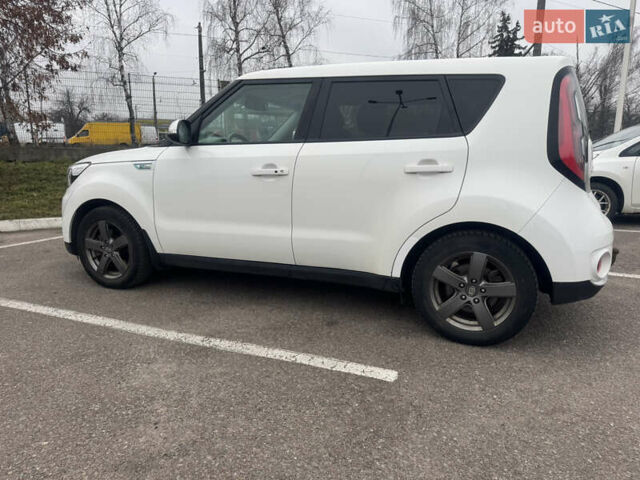 Белый Киа Soul, объемом двигателя 0 л и пробегом 124 тыс. км за 10550 $, фото 6 на Automoto.ua