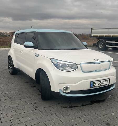 Білий Кіа Soul, об'ємом двигуна 0 л та пробігом 100 тис. км за 11500 $, фото 3 на Automoto.ua