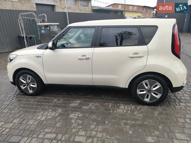 Білий Кіа Soul, об'ємом двигуна 0 л та пробігом 90 тис. км за 12000 $, фото 6 на Automoto.ua