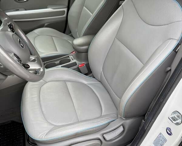 Білий Кіа Soul, об'ємом двигуна 0 л та пробігом 68 тис. км за 11200 $, фото 15 на Automoto.ua