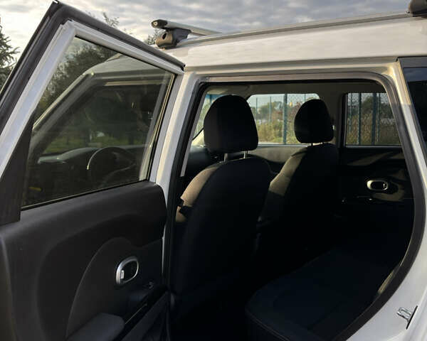 Белый Киа Soul, объемом двигателя 2 л и пробегом 117 тыс. км за 10699 $, фото 15 на Automoto.ua