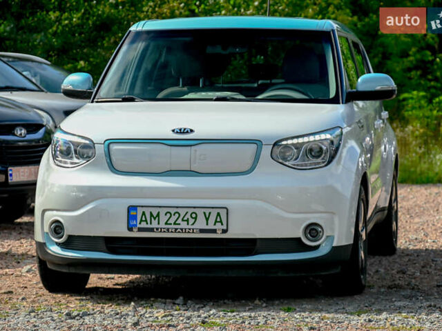 Белый Киа Soul, объемом двигателя 0 л и пробегом 112 тыс. км за 10999 $, фото 3 на Automoto.ua