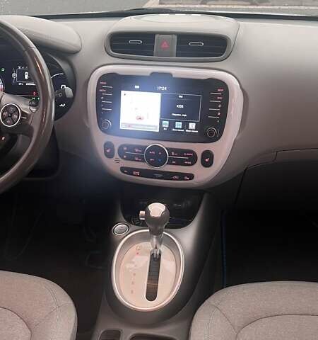 Білий Кіа Soul, об'ємом двигуна 0 л та пробігом 100 тис. км за 11500 $, фото 14 на Automoto.ua