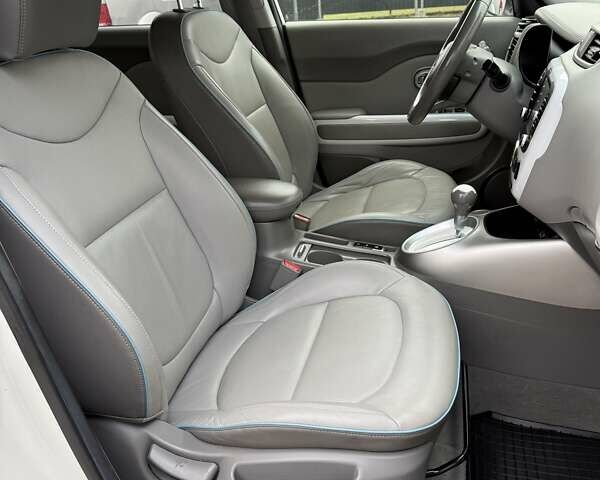 Білий Кіа Soul, об'ємом двигуна 0 л та пробігом 68 тис. км за 11200 $, фото 35 на Automoto.ua