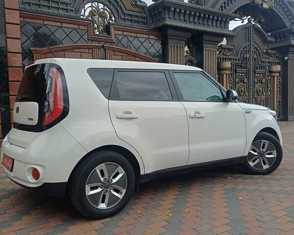Белый Киа Soul, объемом двигателя 0 л и пробегом 85 тыс. км за 11750 $, фото 13 на Automoto.ua