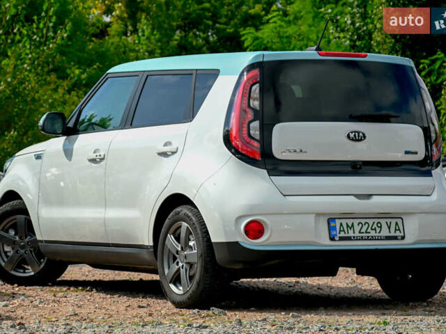 Белый Киа Soul, объемом двигателя 0 л и пробегом 112 тыс. км за 10999 $, фото 7 на Automoto.ua