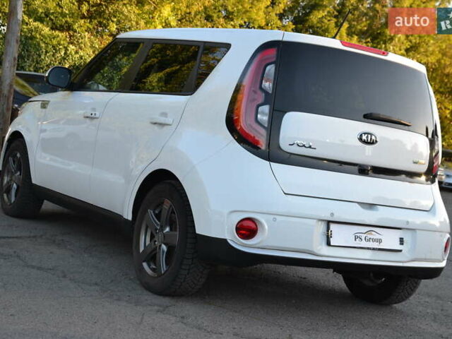 Білий Кіа Soul, об'ємом двигуна 0 л та пробігом 74 тис. км за 11500 $, фото 10 на Automoto.ua